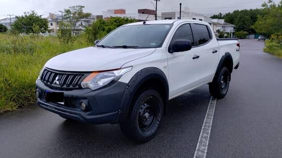 MITSUBISHI L200 TRITON 2.4 16V TURBO DIESEL GL CD 4X4 MANUAL